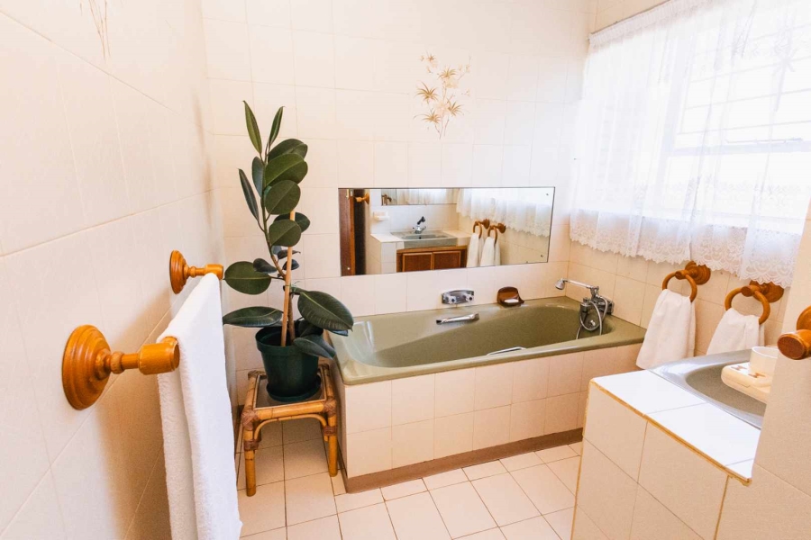 4 Bedroom Property for Sale in Heuwelsig Free State